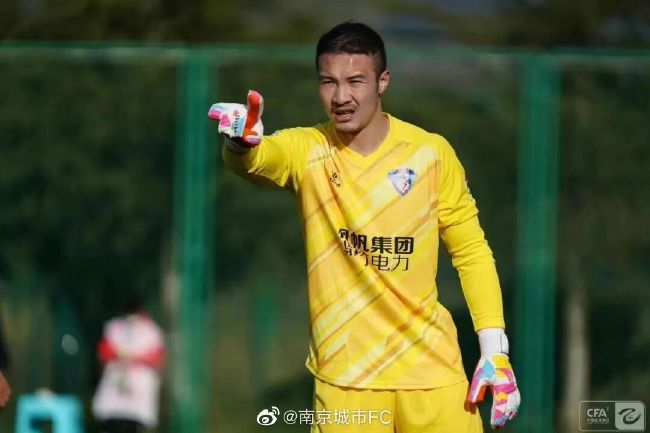 由香港金像奖导演陈果执导，张晋、UFC格斗世界拳王;蜘蛛人安达臣施华、郑嘉颖、刘心悠、邓丽欣领衔主演，周国贤、陈钰芸、吴岱融、李丽珍、林雪等一众实力派演员联合主演的年度犯罪动作巨制《九龙不败》将于5月1日正式上映